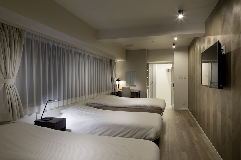 Shinjuku City Hotel N U T S 17/66
