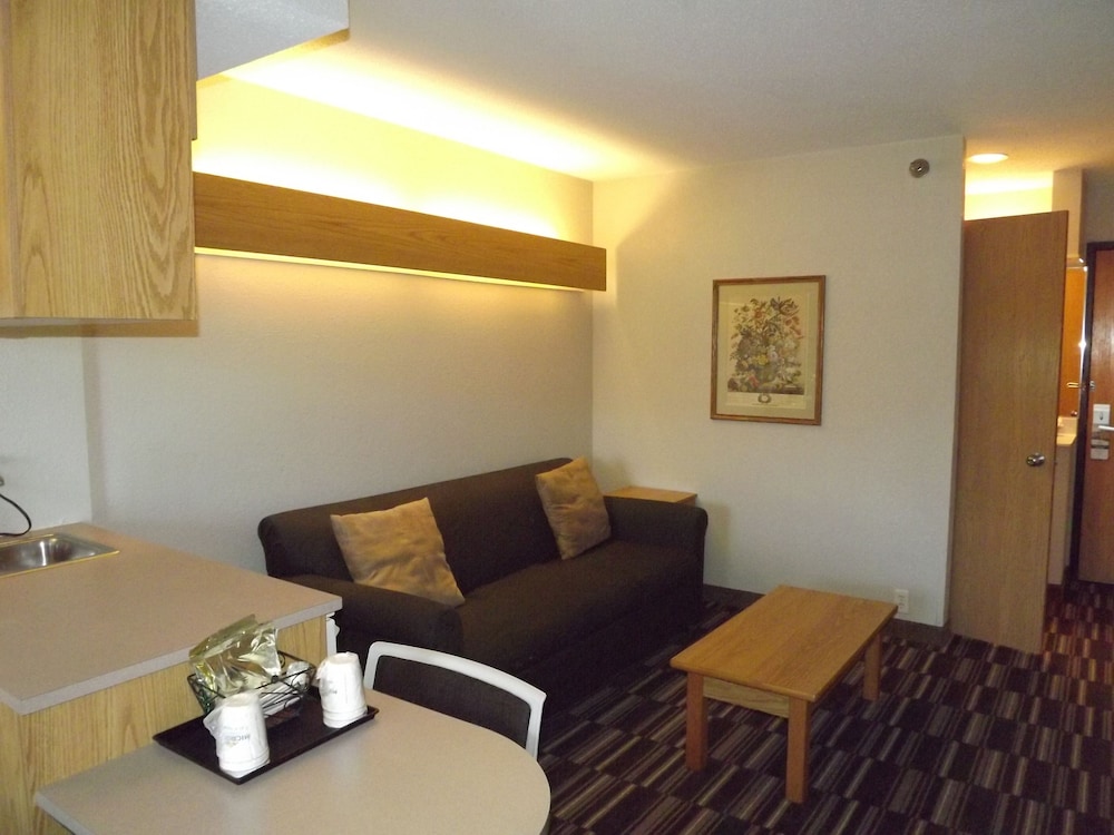 Microtel Inn Suites Ames 26/38