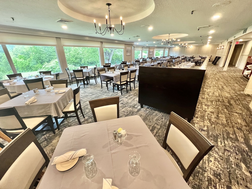 Town and Country Inn and Resort 34/50