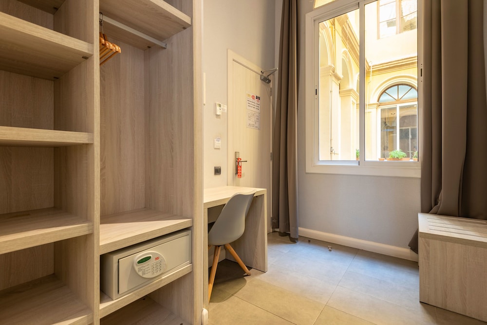 Hostal Plaza Goya Bcn 26/32