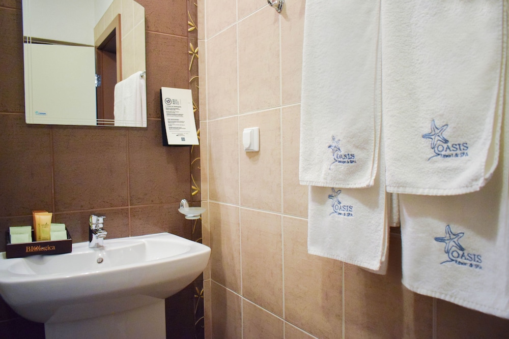 Oasis Resort And Spa 50/50