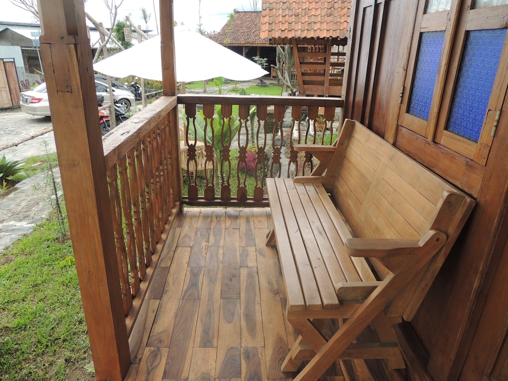 Singgasana Villa & Resto 49/55