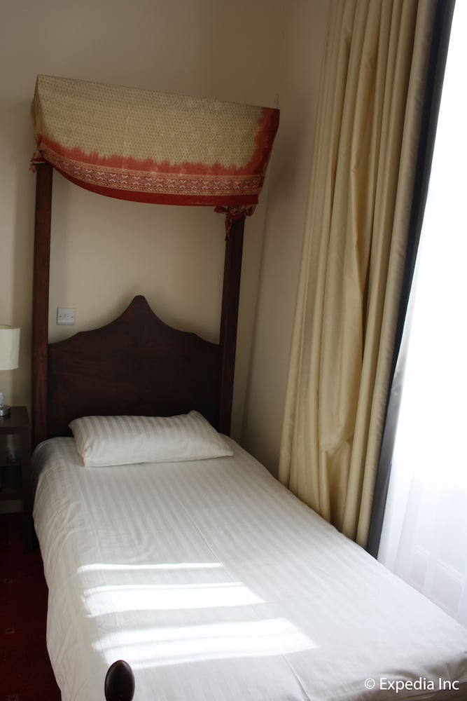 ROOM, SINGLE