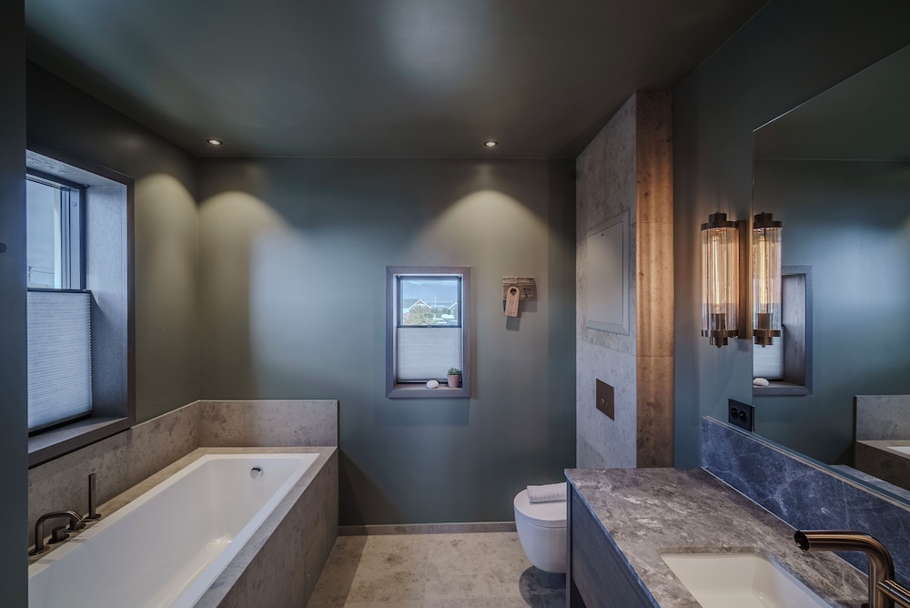 Henningsvaer Bryggehotell by Classic Norway Hotels 50/50