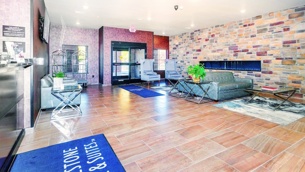 Cobblestone Hotel & Suites Janesville 19/38