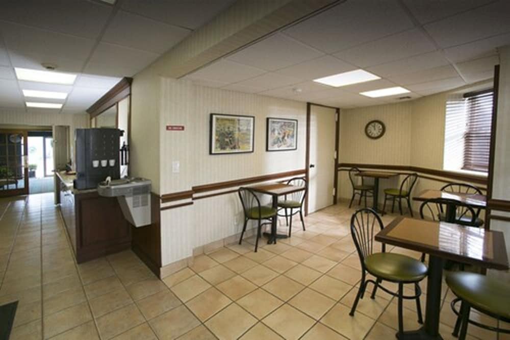 Whitman Motor Lodge 45/53