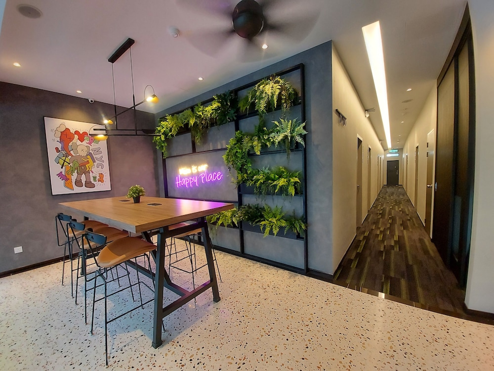 Miico Hotel Mount Austin 45/58