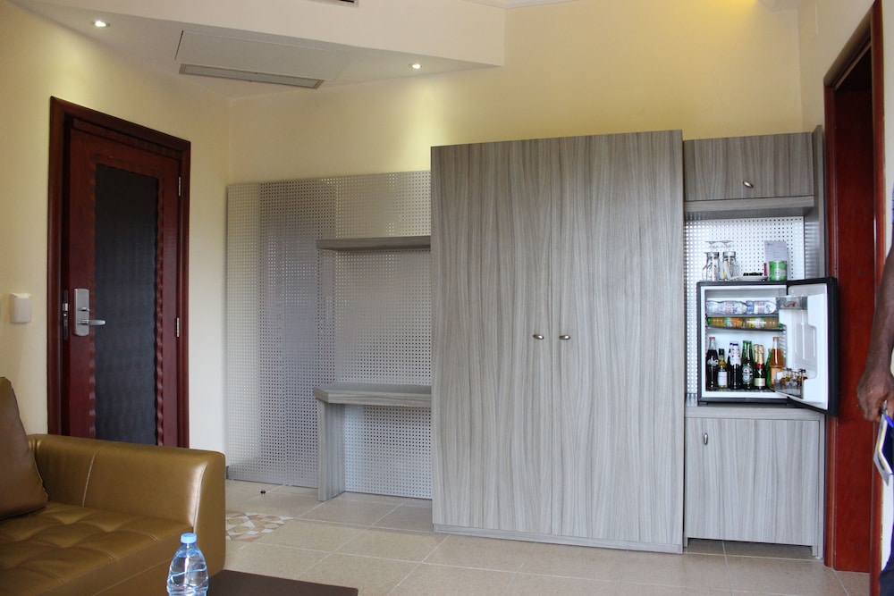 Particular Destiny Suites 32/50