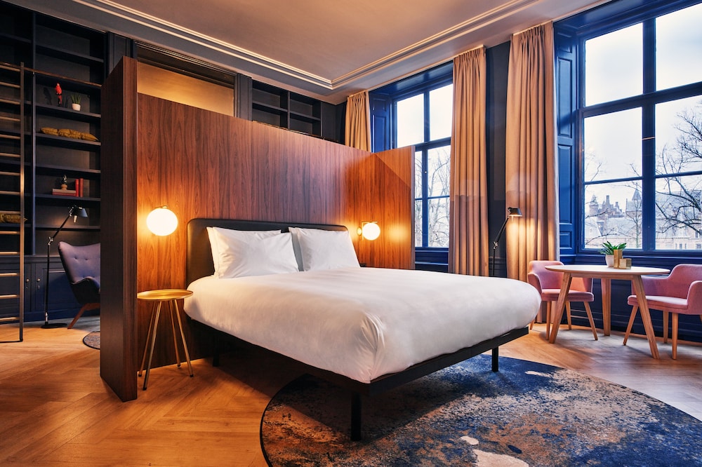 1 Bedroom, Suite, King Bed, Parliament View, Kitchen