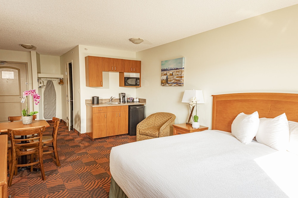 Service Plus Inns and Suites Calgary 14/56