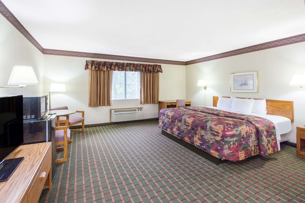 Days Inn Sault Ste Marie MI 9/23