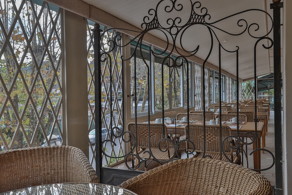 restaurant cafeteria