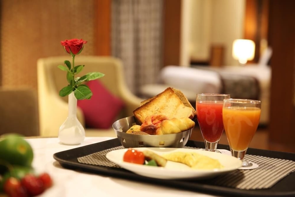 GOLDEN TULIP JAIPUR 20/50