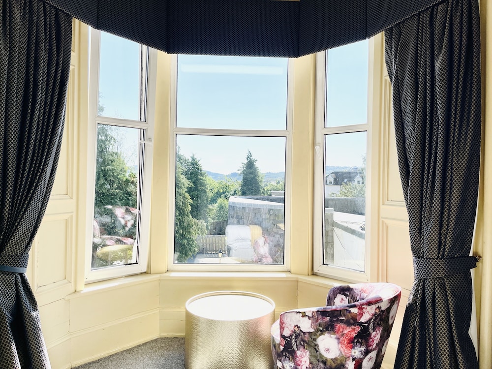 Lovat Hotel 38/42
