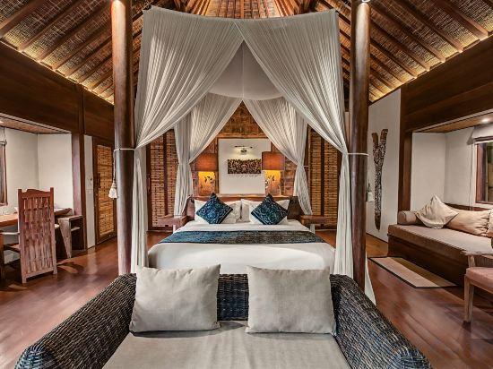2 Bedrooms, Grand, Pool, Villa, King and Queen Bed