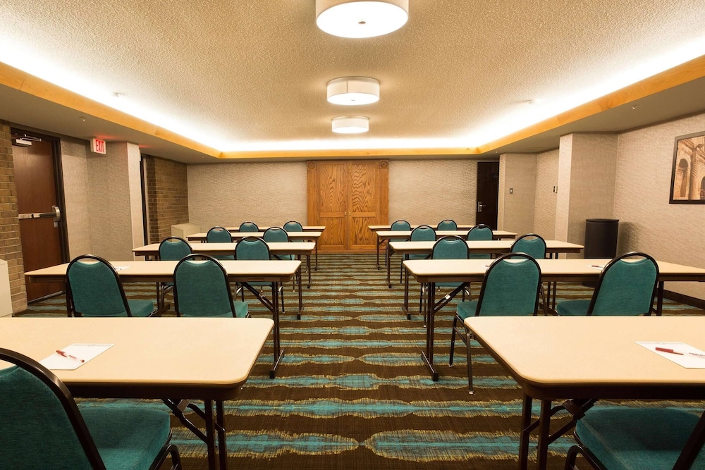 Heritage Inn Suites San Antonio Airpt, Trademark by Wyndham 52/60