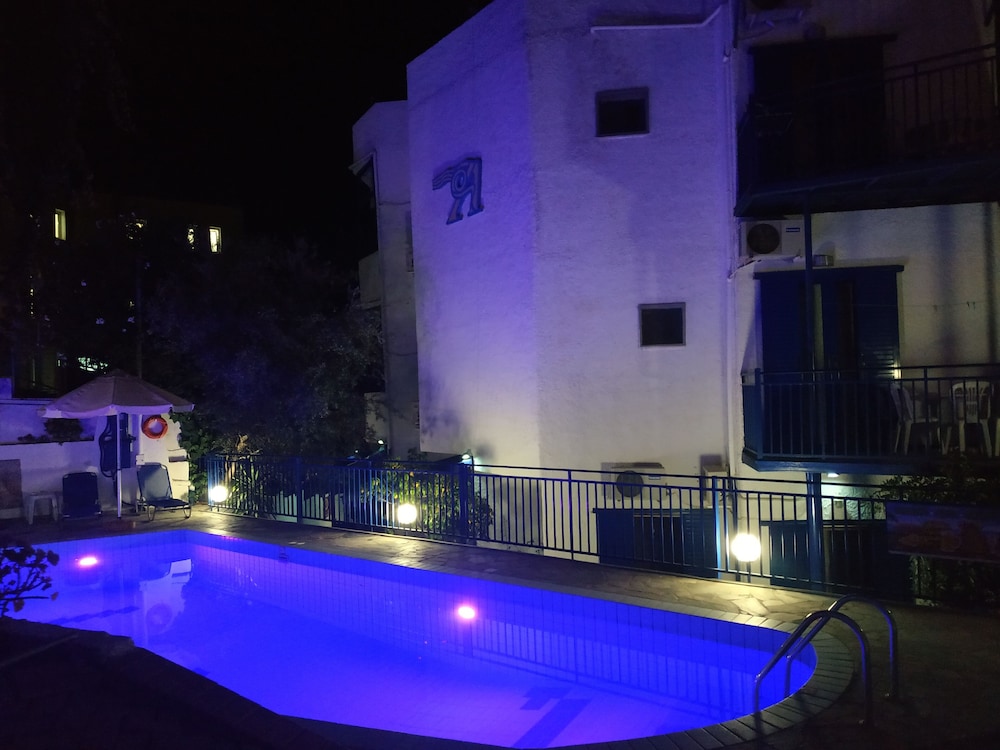 Amazona Apartments 2/50