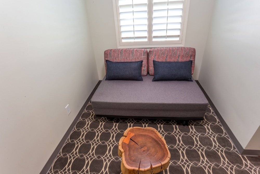 University Inn Tempe 35/45