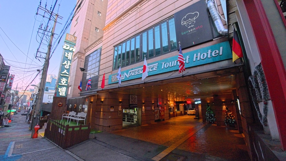 Friendly Dh Naissance Hotel By Mindrum Group 6/48