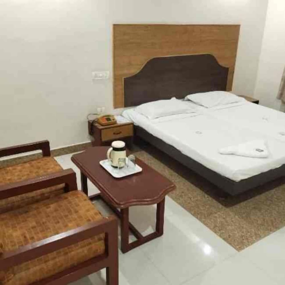 Mayas Hotel 24/50