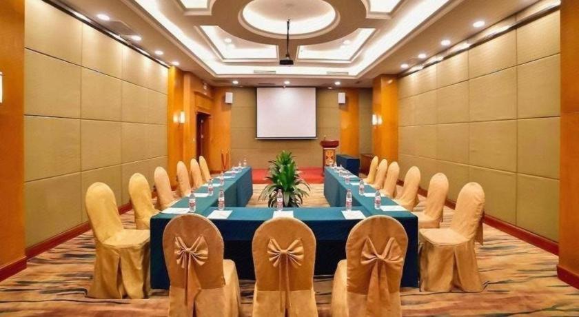 Vienna International Hotel (Shenzhen North Railway Station) 37/54