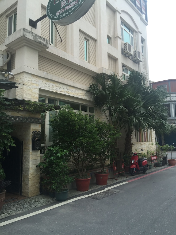 Hualien Paris Home B&B 65/66