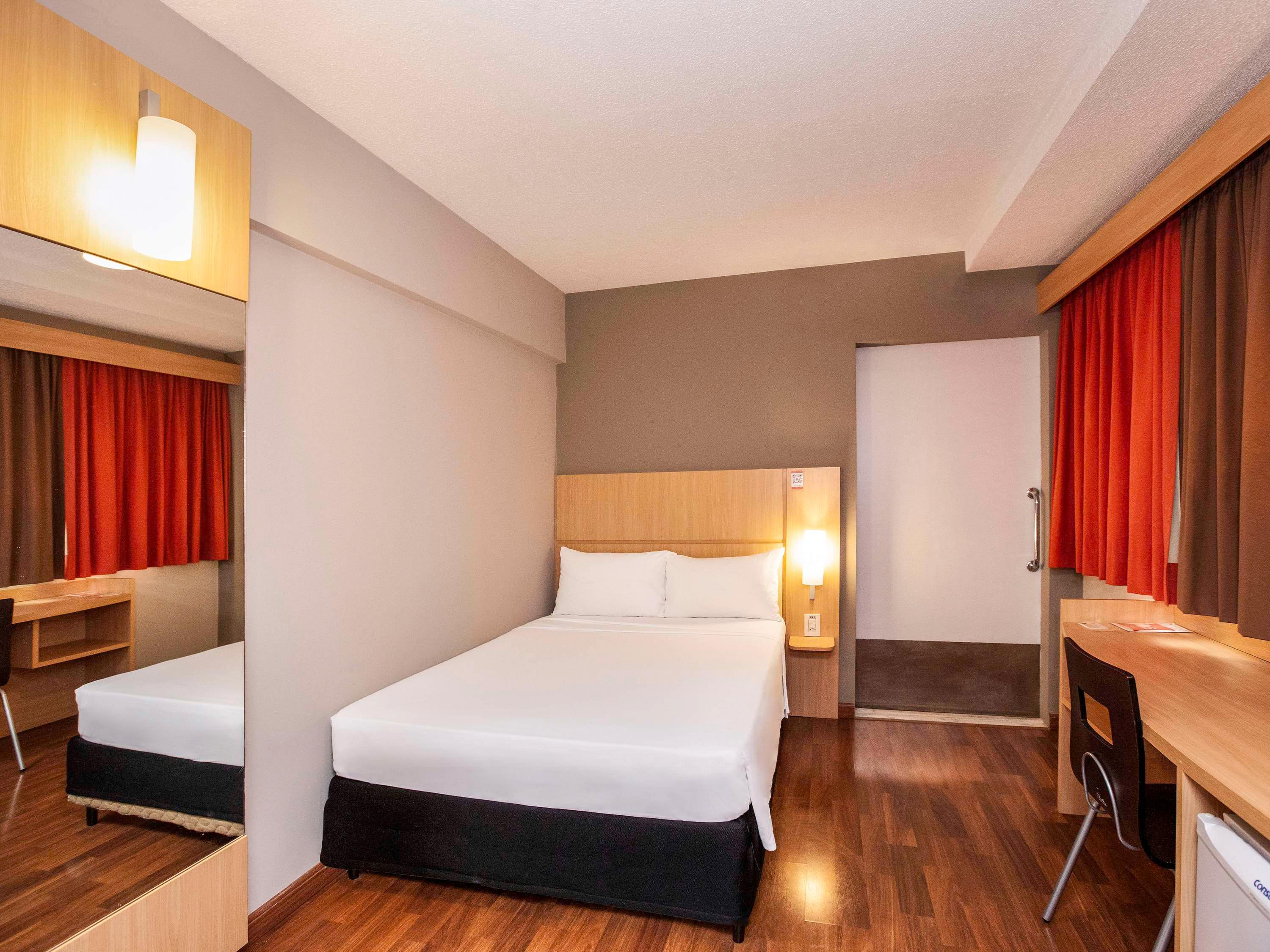 ROOM, ACCESSIBLE