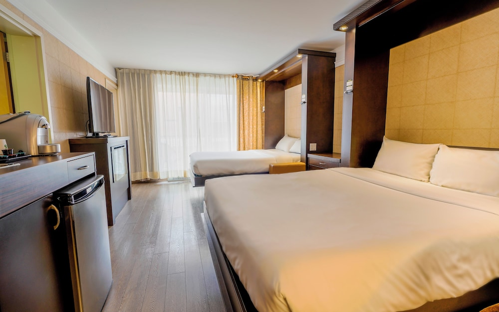 2 ROOMS, SUITE, 1 QUEEN AND 1 MURPHY BED, 2 MURPHY BEDS