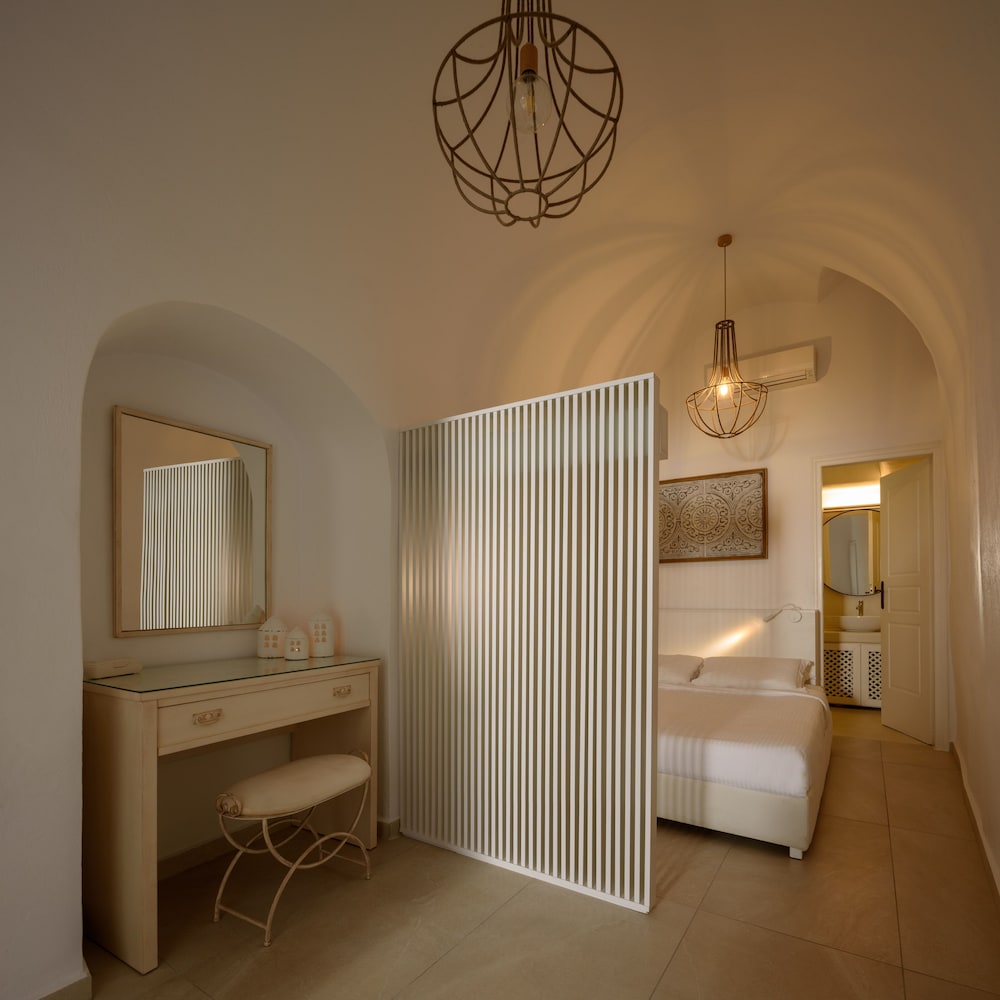 Kamares Apartments 50/50