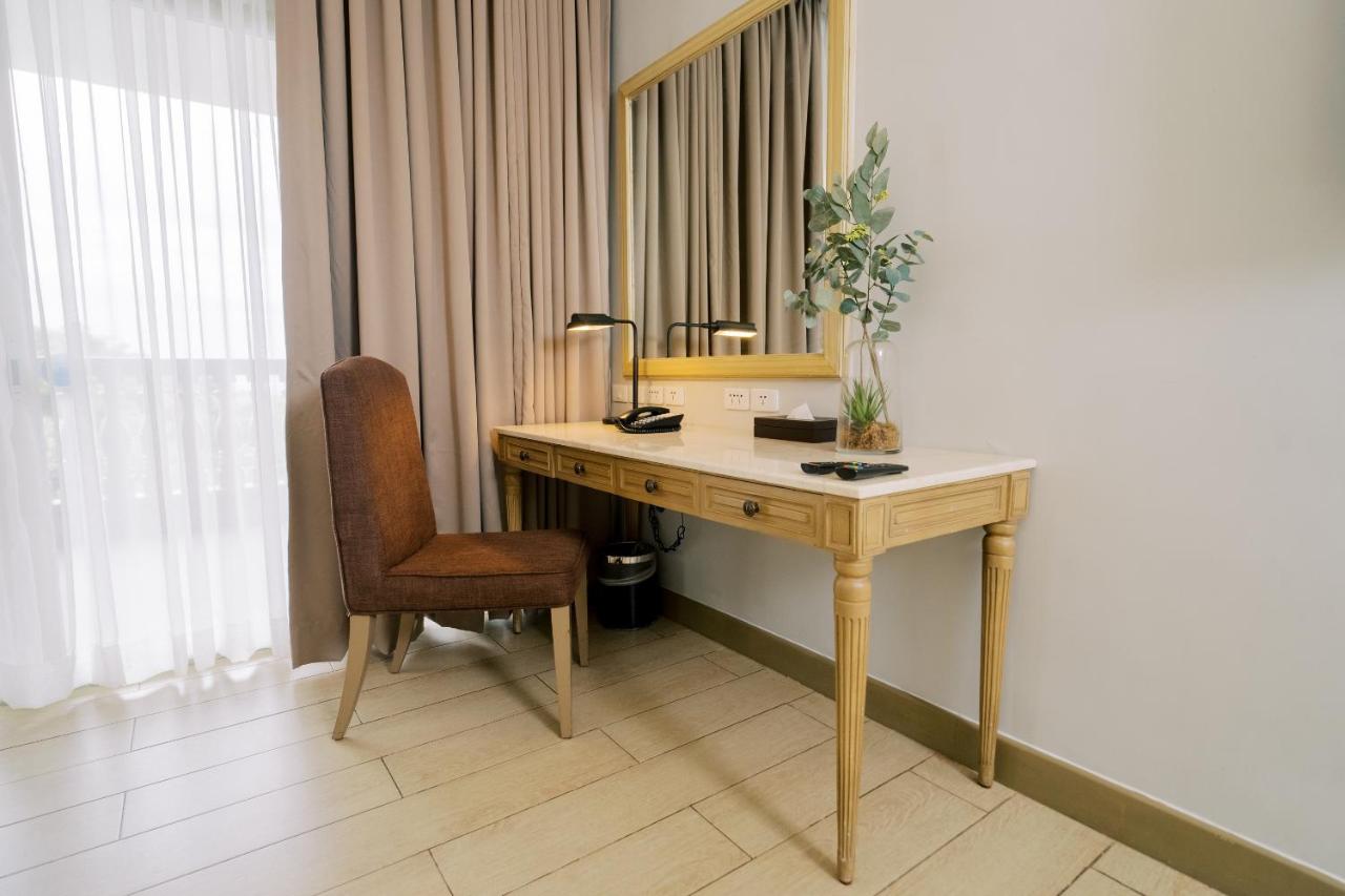 MCollection - Scenic Tagaytay Getaway with Taal Views 3/33