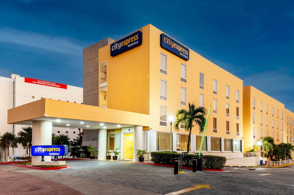 City Express by Marriott Cancun 60/68