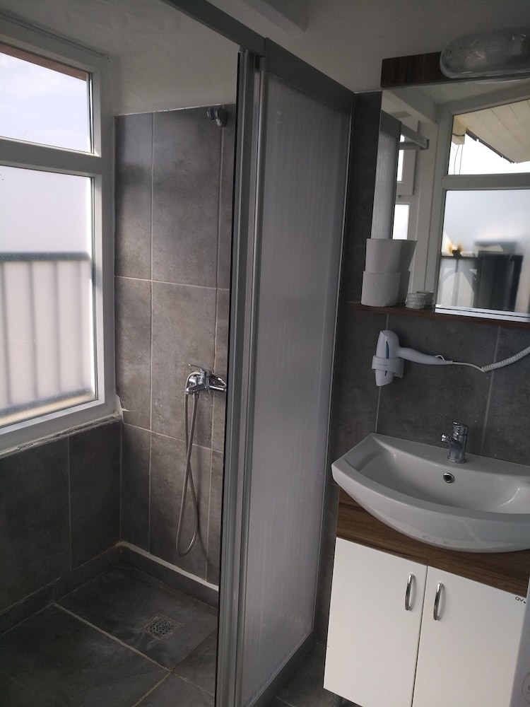 Romeo Beach Hotel 45/46