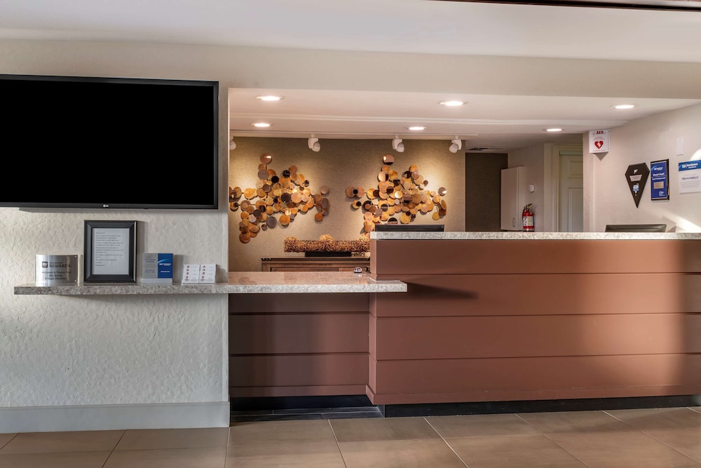Best Western Plus Hilltop Inn 7/52