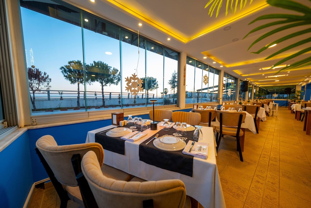 Lopera Beach Hotel 31/50