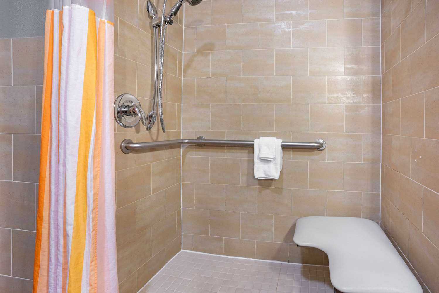 La Quinta Inn & Suites by Wyndham Houston Bush Intl Airpt E 28/30