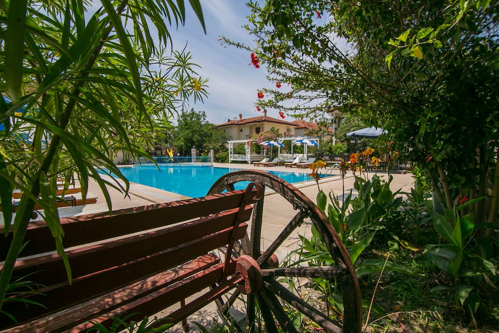 Kilim Hotel 66/71