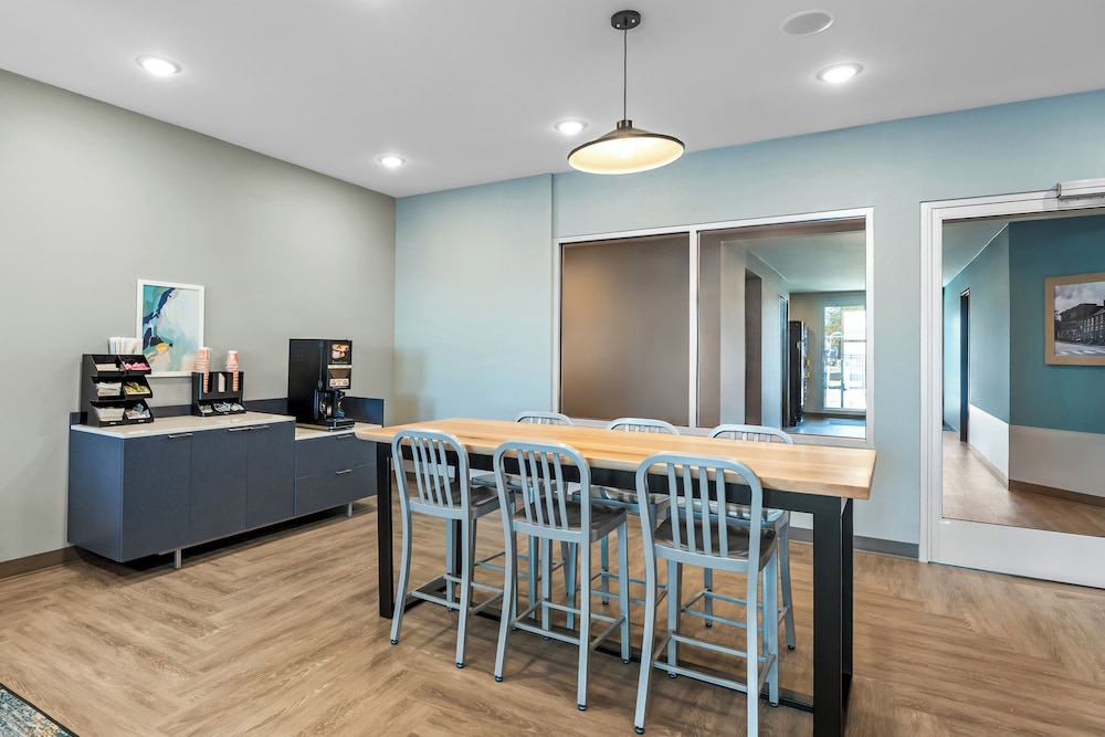 WoodSpring Suites Petersburg near Fort Lee 36/54
