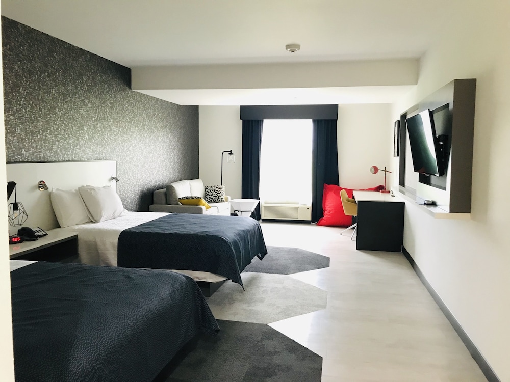Hy-Lo Hotel 18/73