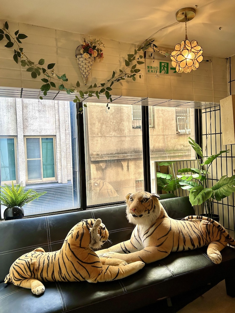 Ximen Triple Tiger Hostel 36/50