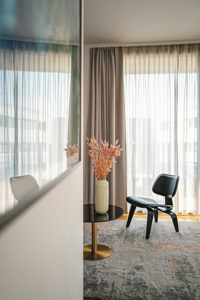 LendHotel 24/41