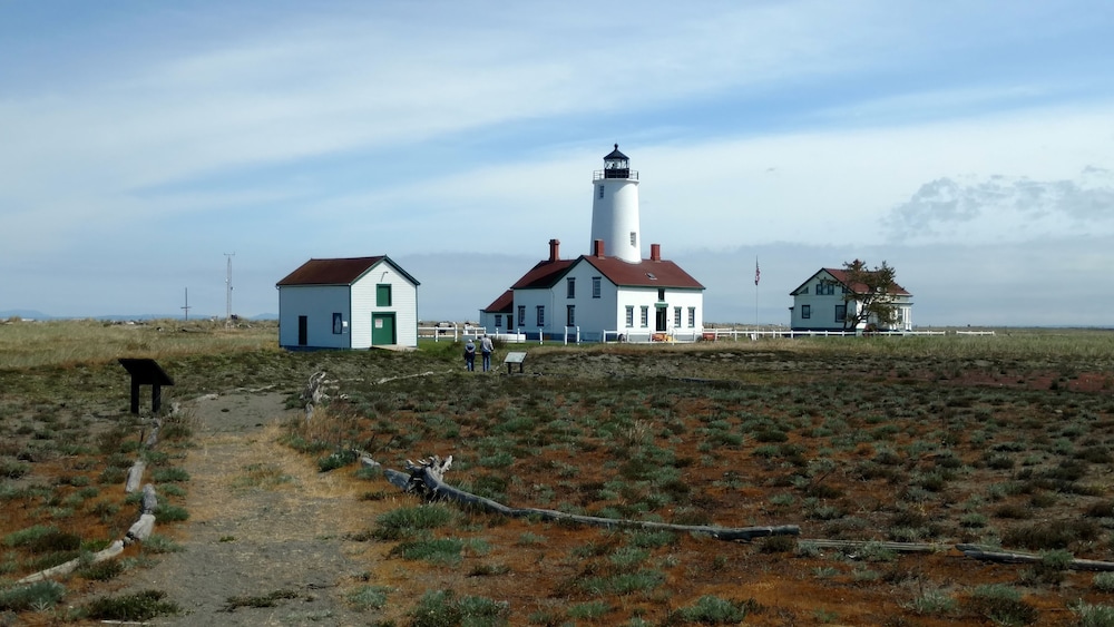 GreenHouse Inn by the Bay 52/62