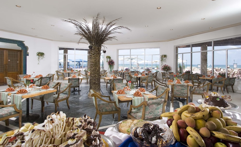 restaurant cafeteria