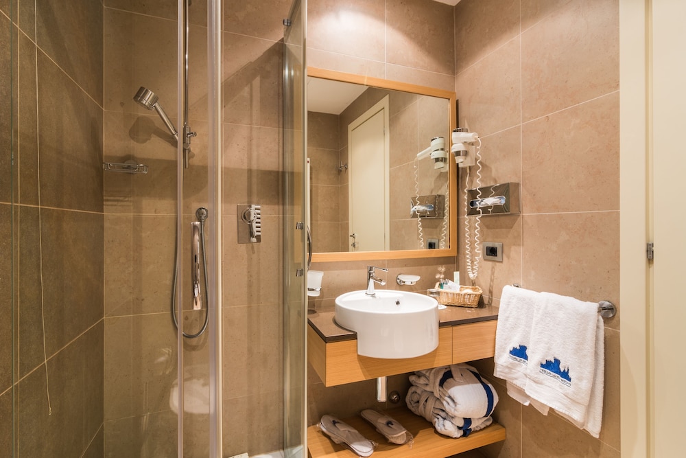 Hotel Sirmione E Promessi Sposi 17/69
