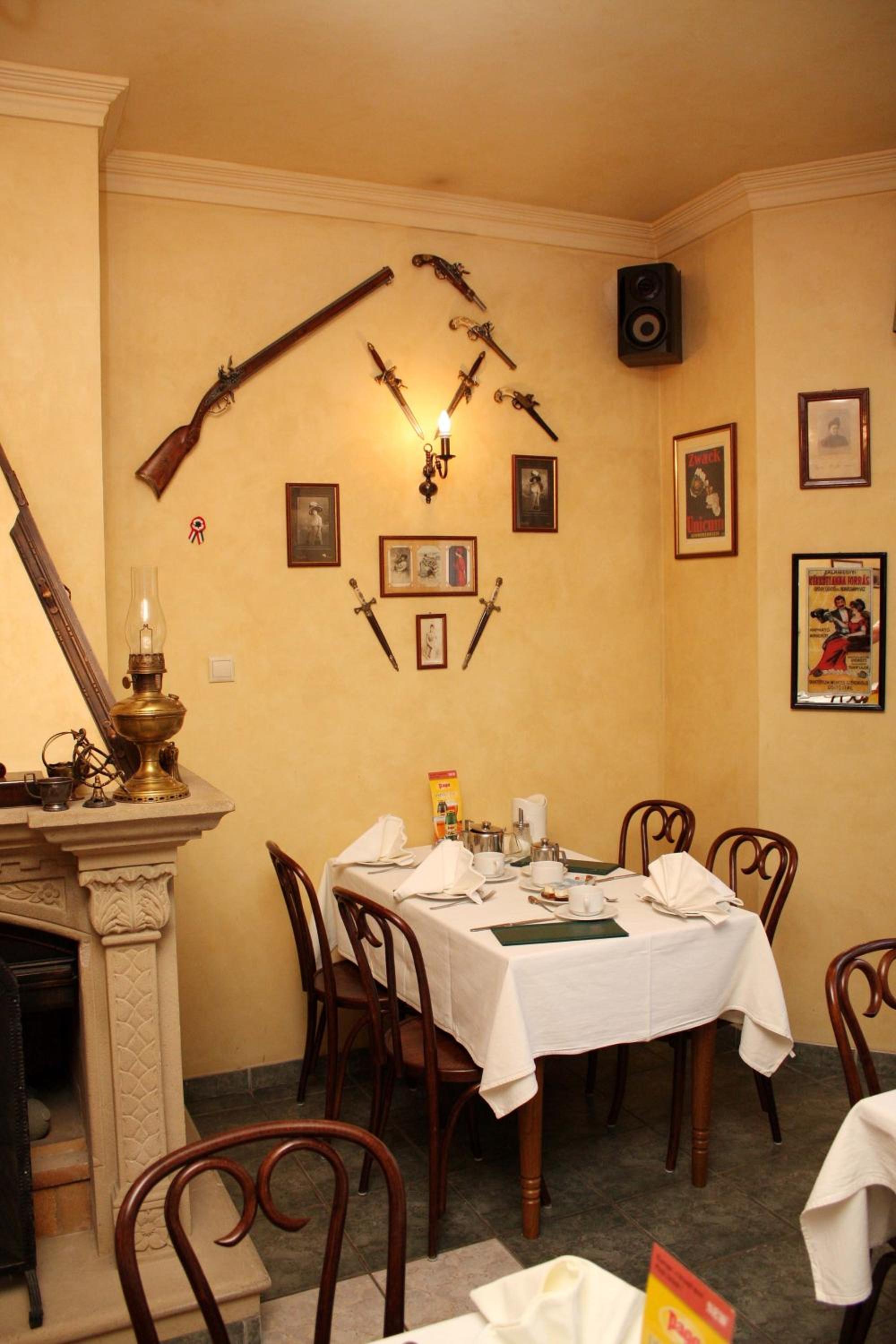 Levay Villa Hotel 38/47