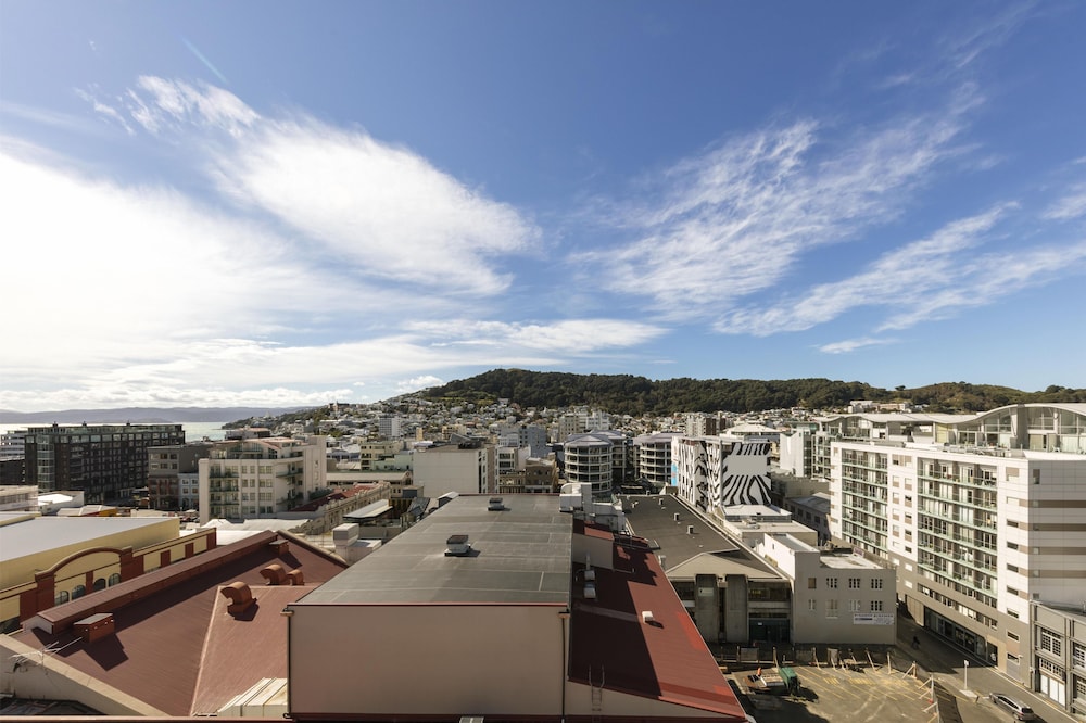 Oaks Wellington Hotel 66/73