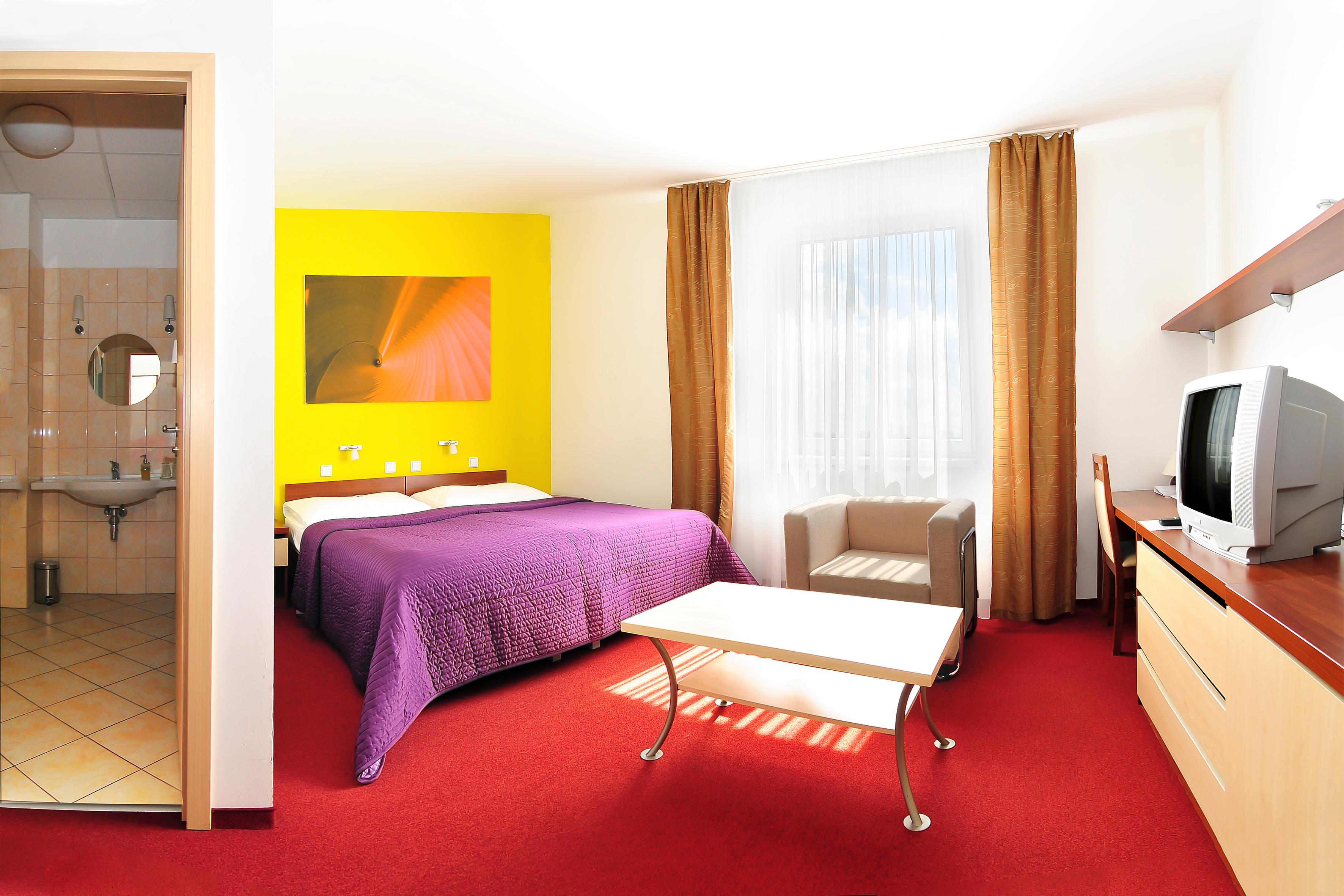 Hotel Color 10/44
