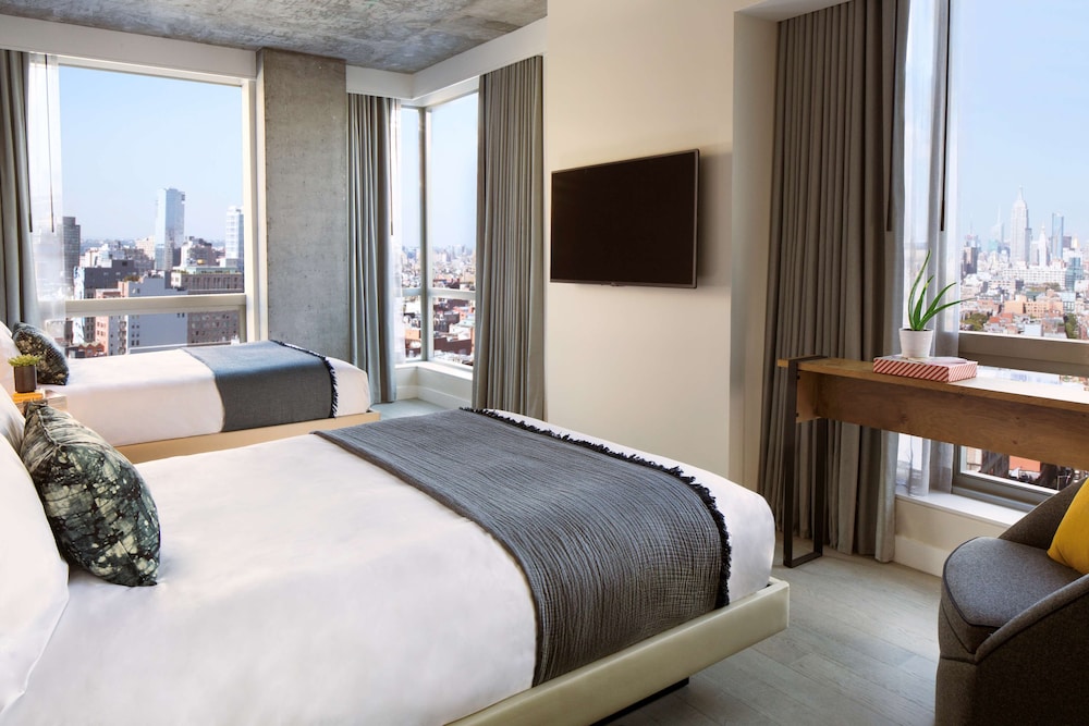 Room, 2 Double Beds, City View