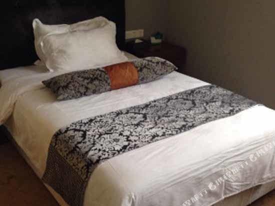 Gentleman Hotel 20/26