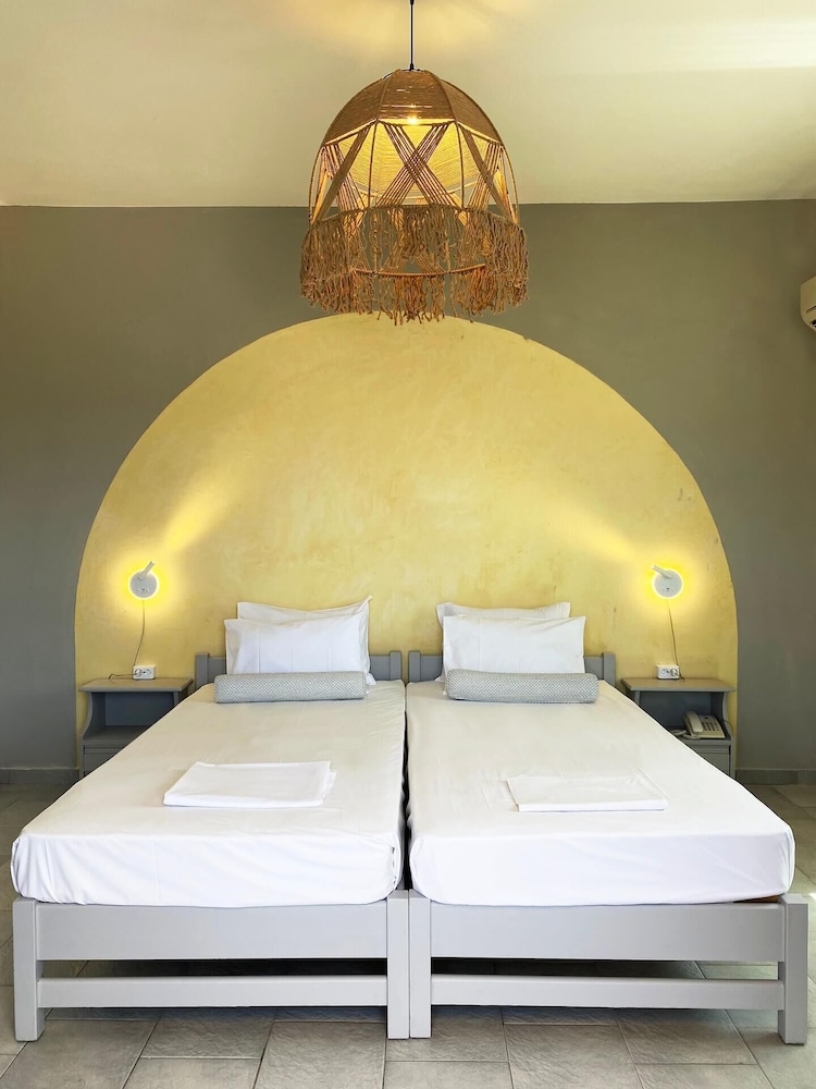 Agnadi Syros Studios & Rooms 18/50
