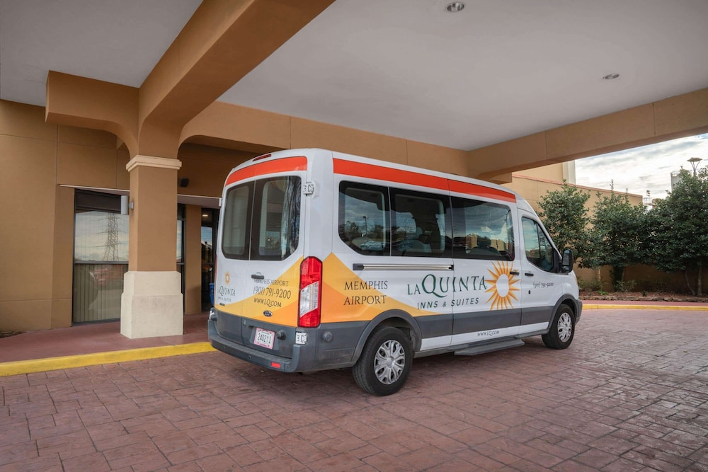 La Quinta Inn & Suites by Wyndham Memphis Airport Graceland 36/71